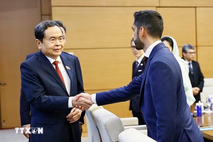 Chủ tịch Quốc hội Trần Thanh Mẫn với đại biểu. (Ảnh: Doãn Tấn/TTXVN)