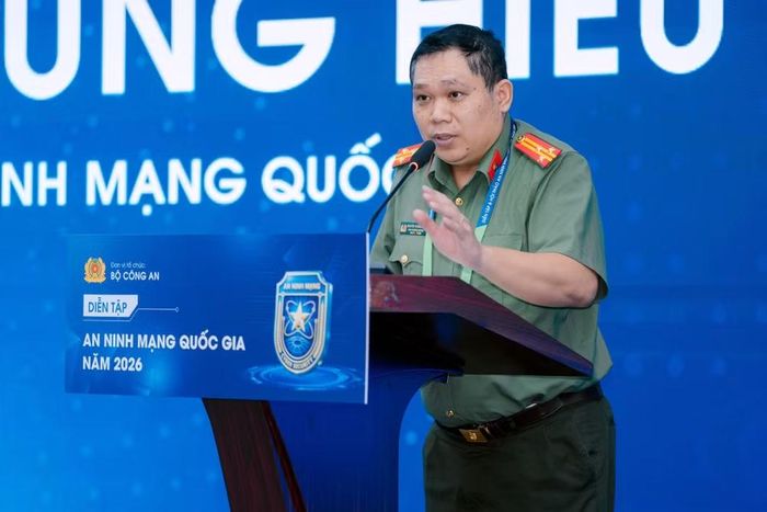 Thượng tá Nguyễn Trung Hiếu, Phó Giám đốc Trung tâm An ninh mạng quốc gia (Cục An ninh mạng, Bộ Công an) phát biểu tại sự kiện. (Ảnh: NCA)