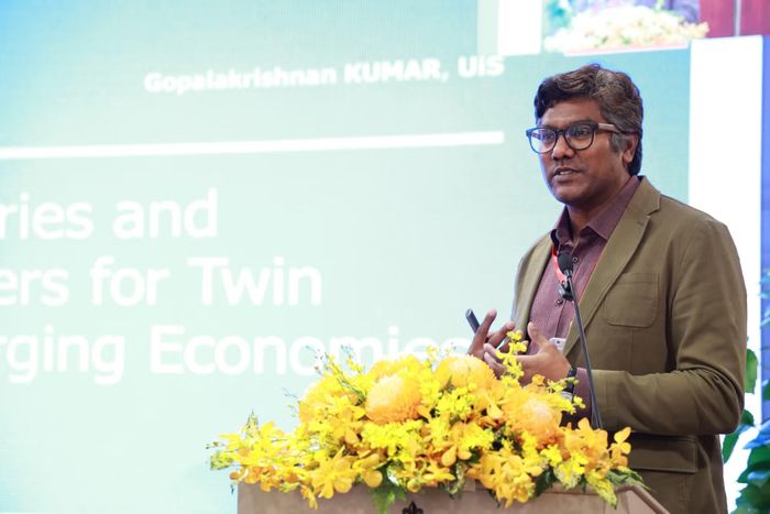 Ông Gopalakrishnan Kumar, Giáo sư ngành Kỹ thuật môi trường, Đại học Stavanger (Na Uy), chia sẻ tại hội nghị.