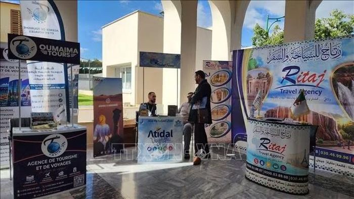 Một số công ty du lịch Algeria giới thiệu các sản phẩm du lịch bên lề Diễn đàn.