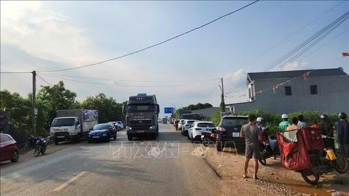 Ngôi nhà nằm ngay tuyến Quốc lộ 217 có đông phương tiện qua lại. Ảnh: TTXVN phát