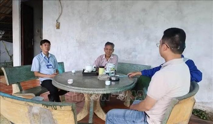 Gia đình anh Nguyễn Đình Thậm chuẩn bị di dời nhà cửa, bàn giao mặt bằng thực hiện tổ hợp dự án bô xít tại xã Nghĩa Trung, thành phố Đồng Nai.