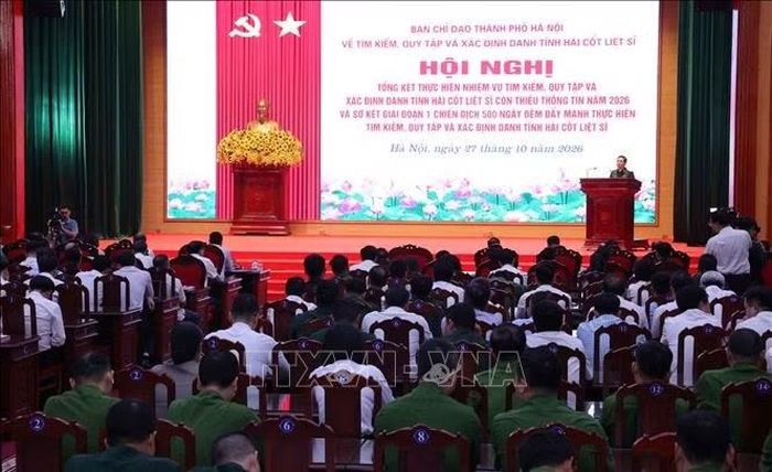 Thiếu tướng Nguyễn Khắc Nhân, Phó Chính ủy Bộ Tư lệnh Thủ đô Hà Nội, Phó Trưởng Ban Chỉ đạo thành phố Hà Nội về tìm kiếm, quy tập và xác định danh tính hài cốt liệt sĩ phát biểu. Ảnh: Văn Điệp/TTXVN