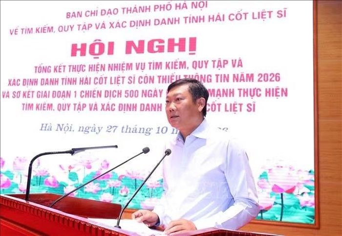 Phó Chủ tịch UBND thành phố Đỗ Anh Tuấn, Trưởng Ban Chỉ đạo thành phố Hà Nội về tìm kiếm, quy tập và xác định danh tính hài cốt liệt sĩ phát biểu. Ảnh: Văn Điệp/TTXVN
