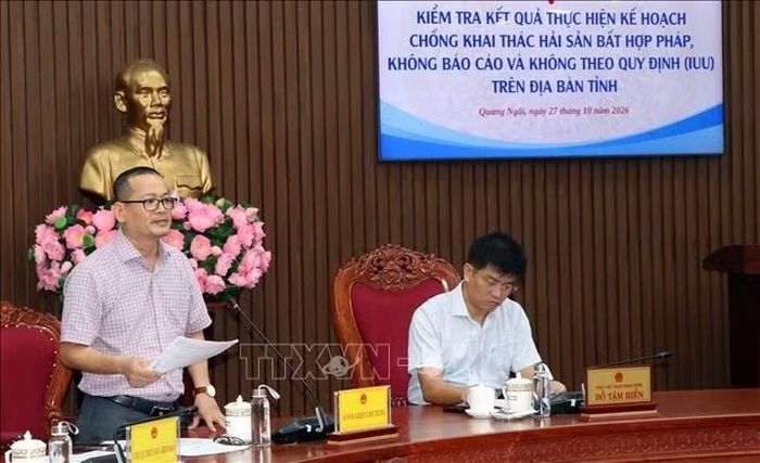 Các đại biểu tham gia ý kiến tại cuộc họp.