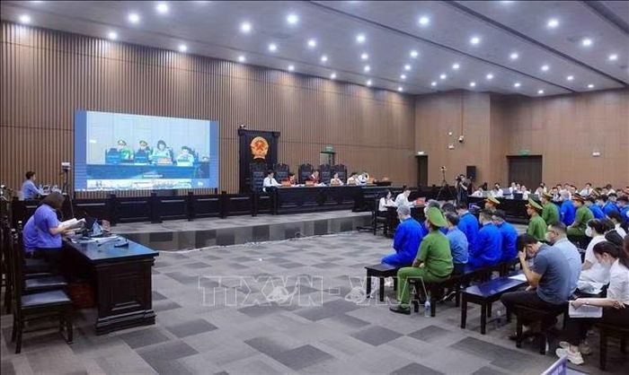 Quang cảnh phiên toà sáng 27/10.