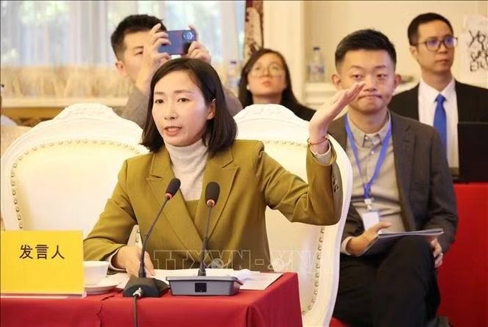 Đại diện Phòng Thương vụ Đại sứ quán Việt Nam tại Trung Quốc giới thiệu về chính sách thương mại đầu tư của Việt Nam. Ảnh: Công Tuyên/PV TTXVN tại Trung Quốc