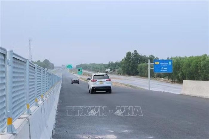 Đường Vành đai 3 - Thành phố Hồ Chí Minh, đoạn qua Đồng Nai đã cơ bản hoàn thành phần đường chính. Ảnh: Công Phong/TTXVN