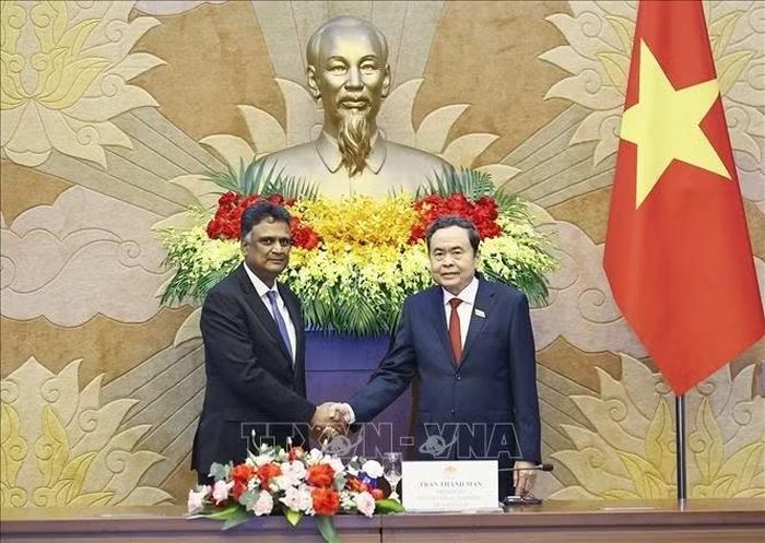 Chủ tịch Quốc hội Trần Thanh Mẫn và Chủ tịch Tổ chức các Cơ quan Kiểm toán tối cao Châu Á (ASOSAI), Tổng Kiểm toán và Kiểm soát Ấn Độ K.Sanjay Murthy. Ảnh: Doãn Tấn/TTXVN
