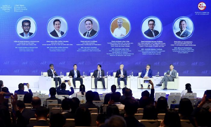 Các đại biểu trao đổi về chủ đề "ESG: Chiến lược cạnh tranh cho doanh nghiệp nhỏ và vừa".