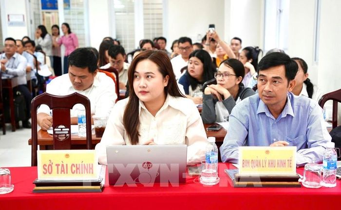 Đại biểu các sở, ngành và đại diện doanh nghiệp xuất nhập khẩu trên địa bàn tỉnh tại buổi tập huấn. Ảnh: Thanh Bình -TTXVN