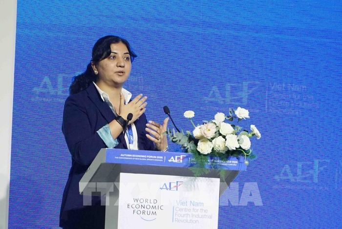 Bà Ishita Dhamani, Đối tác cấp cao, Mảng Dịch vụ Tư vấn, Ernst & Young phát biểu tham luận. Ảnh: Thu Hoài - TTXVN