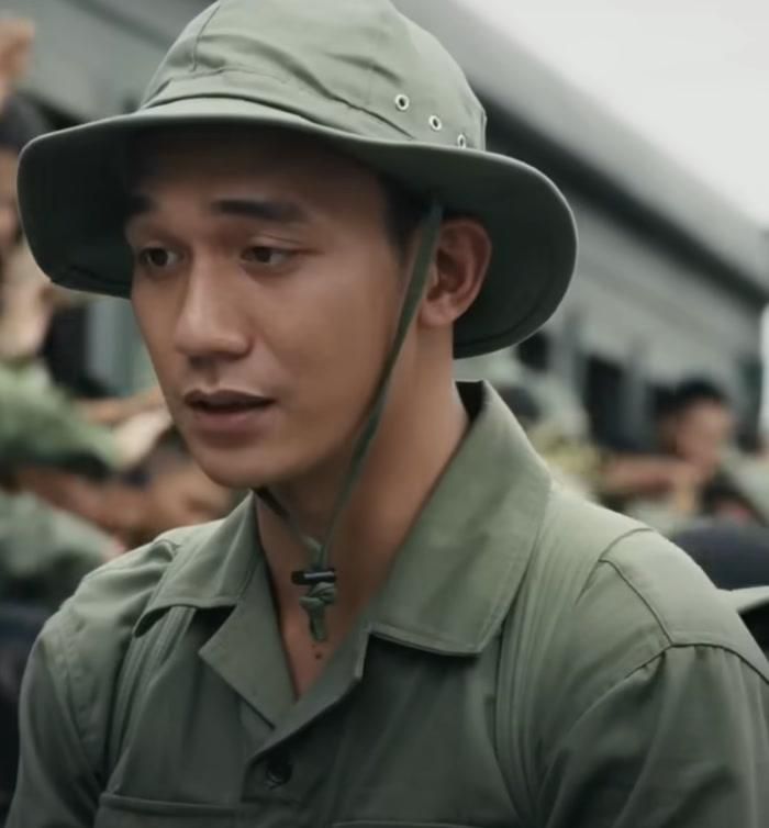 Đỗ Nhật Hoàng được đông đảo khán giả biết đến qua vai Cường trong Mưa Đỏ.
