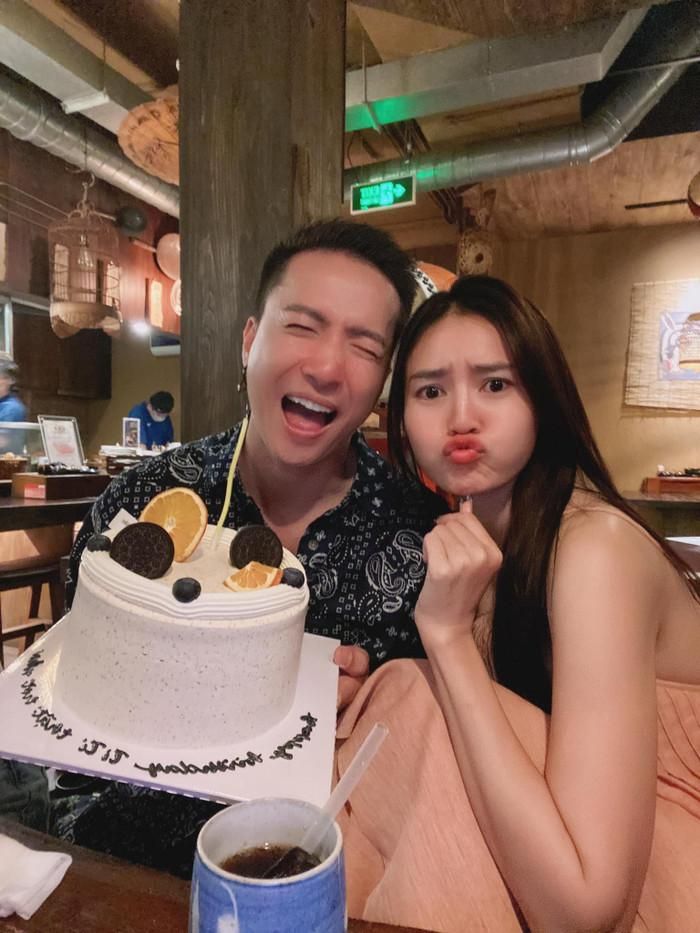 Ninh Dương Lan Ngọc và S.T Sơn Thạch có mối duyên đẹp từ màn ảnh tới đời thường. Tuy nhiên, cả hai hiện là đồng nghiệp thân thiết, chưa công khai chuyện tình cảm. 