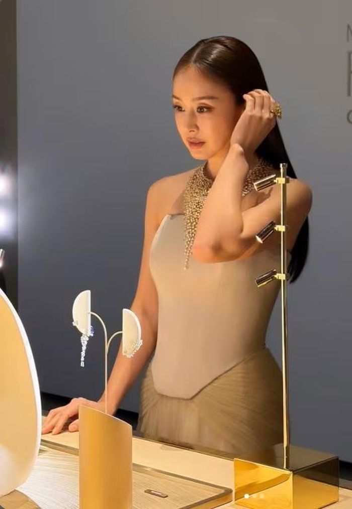 Kim Tae Hee cho biết sẽ thường xuyên cập nhật lại mạng xã hội sau 14 tháng vắng bóng. 