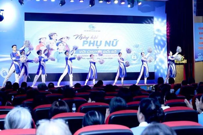 Chương trình thu hút hơn 200 hội viên, phụ nữ Thủ đô và hàng nghìn hội viên theo dõi qua sóng trực tiếp trên nền tảng số của Hội LHPN Việt Nam