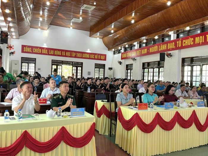 Các đại biểu tham dự Hội nghị đối thoại “Tháng nghe phụ nữ nói” năm 2026 với chủ đề "Lắng nghe phụ nữ - Đồng hành phát triển, xây dựng gia đình và cộng đồng an toàn, hạnh phúc"