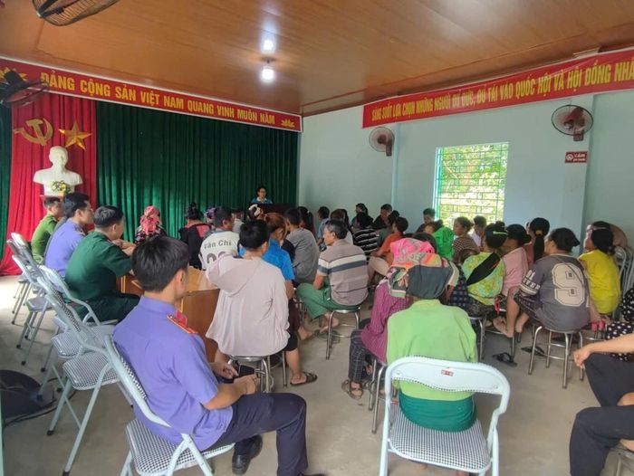 Hội phụ nữ xã phối hợp với Đồn biên phòng, công an xã, viện kiểm sát khu vực 4 tổ chức tuyên truyền công tác phòng chống mua bán người, quy chế biên giới đất liền, công tác phòng chống ma túy cho hội viên phụ nữ và người dân