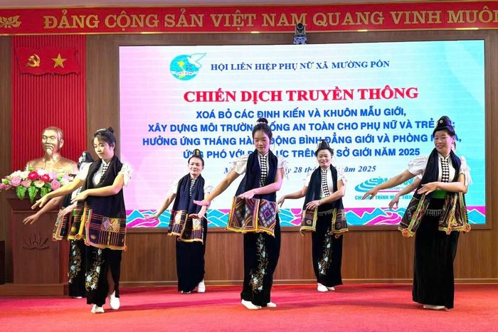 Hội LHPN xã thường xuyên tổ chức các chiến dịch truyền thông với nhiều hình thức tuyên truyền phong phú để cung cấp kiến thức, kỹ năng cho các hội viên của mình