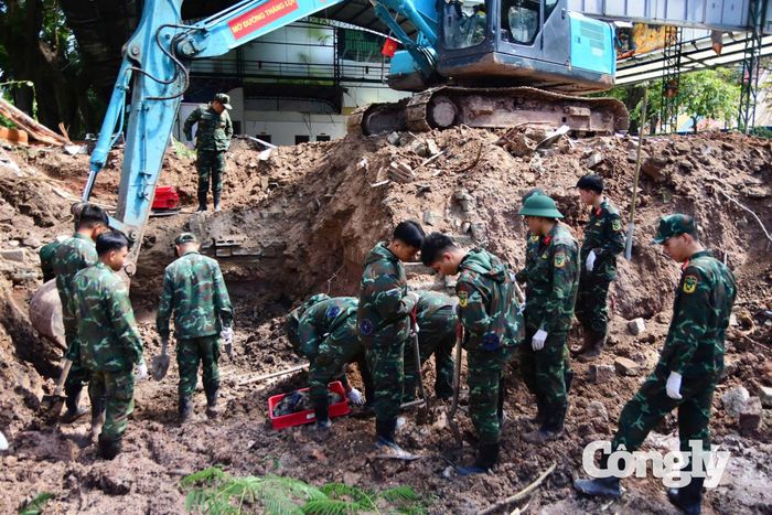 Công tác tìm kiếm vẫn đang diễn ra.