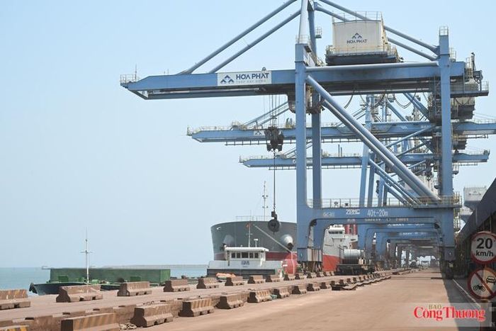 9 tháng, xuất khẩu hàng hóa và dịch vụ tăng 21,29% so với cùng kỳ năm trước. Ảnh: Cấn Hưng