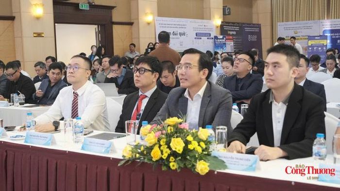 Các đại biểu tham dự hội nghị.