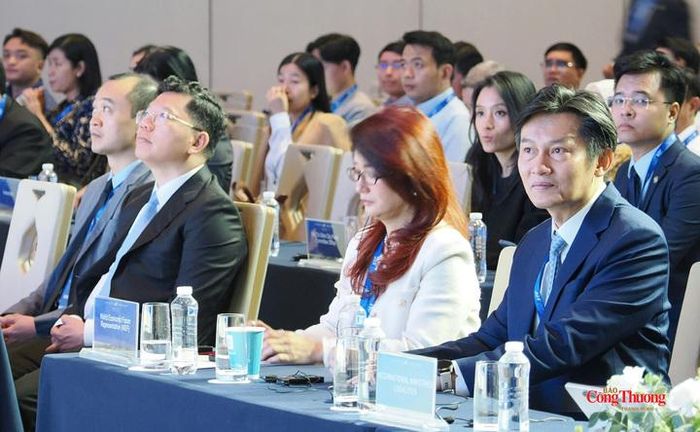 Lãnh đạo TP. Hồ Chí Minh và các đại biểu trong nước, quốc tế tham dự sự kiện.