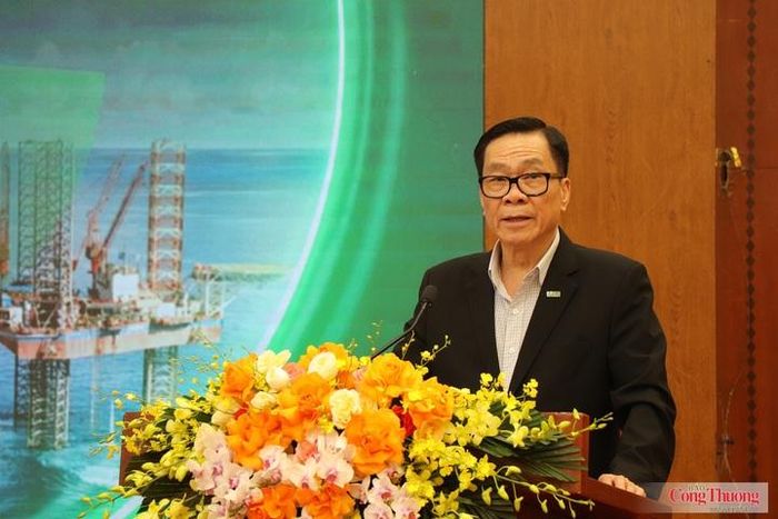 TS. Mai Duy Thiện, Chủ tịch Hiệp hội Năng lượng sạch Việt Nam phát biểu khai mạc diễn đàn.