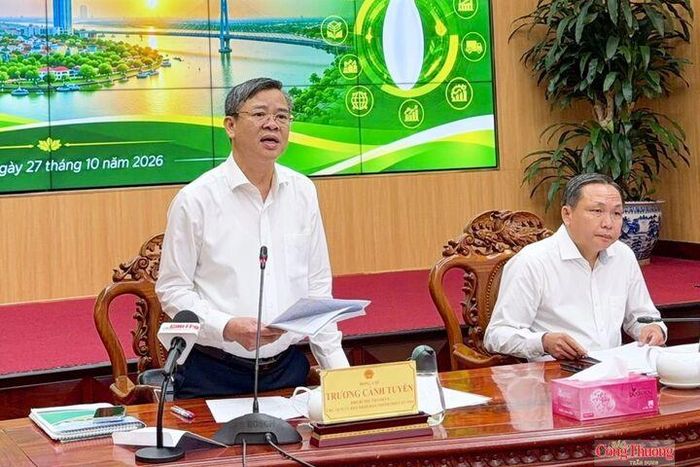 Ông Trương Cảnh Tuyên, Chủ tịch UBND TP. Cần Thơ, phát biểu kết luận tại hội nghị. 