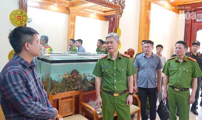Công an tỉnh khám xét nơi ở và nơi làm việc của đối tượng Hoàng Mạnh Linh (Linh lùn).