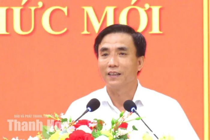 Báo cáo viên truyền đạt chuyên đề tại hội nghị.