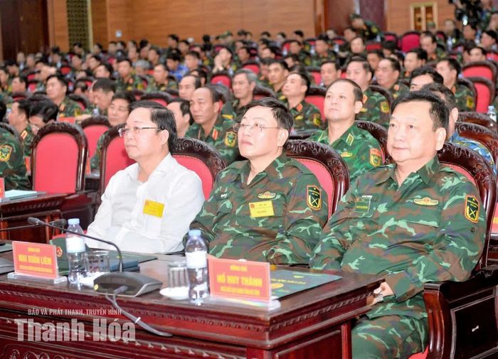 Đồng chí Mai Xuân Liêm, Ủy viên Ban Thường vụ Tỉnh uỷ, Phó Chủ tịch Thường trực UBND tỉnh Thanh Hóa dự khai mạc diễn tập.