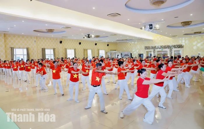 Tiết mục đồng diễn tại hội nghị.