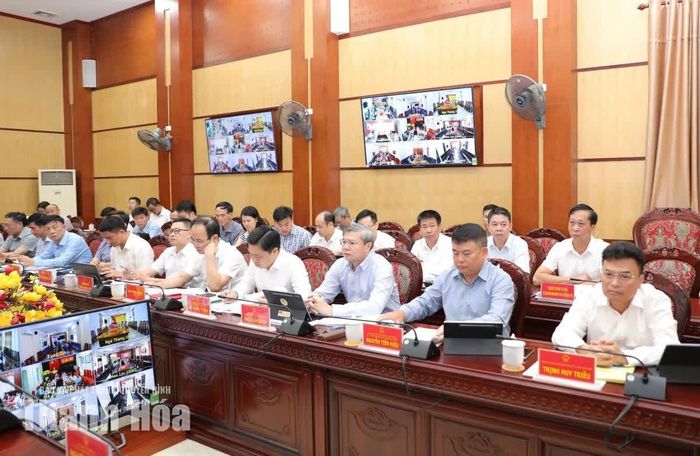 Các đại biểu dự phiên họp.