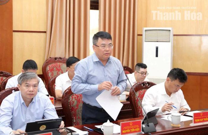 Giám đốc Sở Công thương Nguyễn Tiến Hiệu phát biểu tại phiên họp.