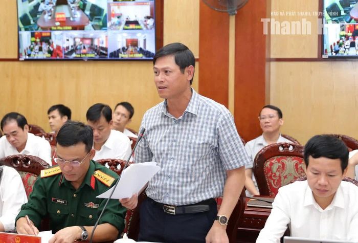 Đại diện lãnh đạo Sở Tài chính phát biểu tại phiên họp.
