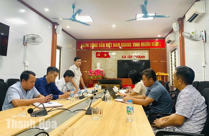 Đoàn công tác của Chi cục Chăn nuôi và Thú y làm việc với UBND xã Tân Thành.