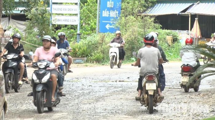 Km12+800 đường tỉnh 506E, đoạn qua thôn Nguyệt Bình, xã Nguyệt Ấn.