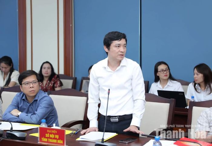Đại diện lãnh đạo Sở Nội vụ phát biểu tại buổi làm việc.