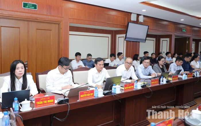 Thành viên đoàn công tác dự buổi làm việc.