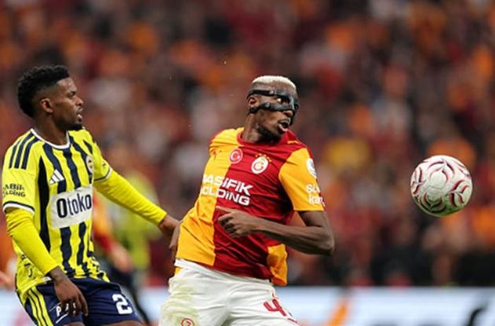 Victor Osimhen tỏa sáng giúp Galatasaray đánh bại Fenerbahce. Ảnh: BSR Agency/Getty Images
