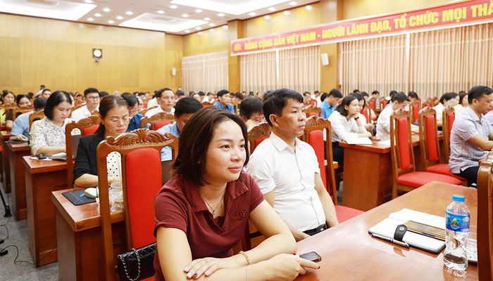  Các đại biểu dự hội nghị. 