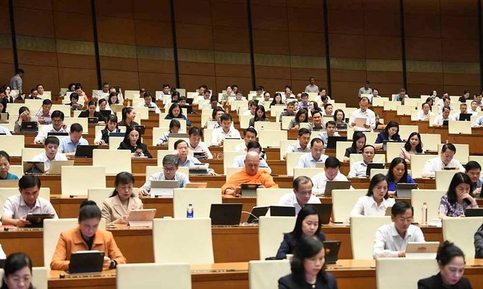  Các đại biểu dự phiên thảo luận chiều 27/10. 