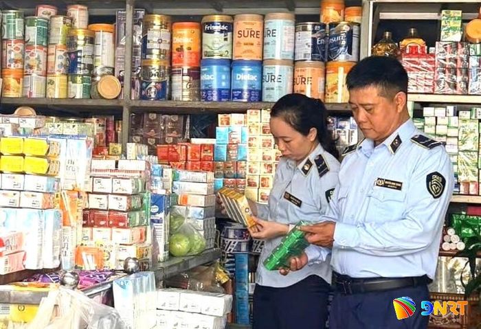 Cơ quan chức năng quyết liệt ngăn chặn các hành vi gian lận thương mại và hàng giả, hàng xâm phạm quyền sở hữu trí tuệ. Ảnh: T. CƯỜNG