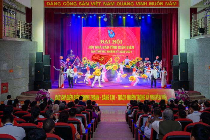 Tiết mục văn nghệ chào mừng Đại hội.