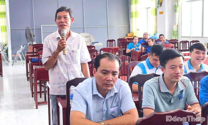 Hộ dân tham gia hoạt động sản xuất nông nghiệp trên địa bàn tham gia thảo luận tại Hội thảo
