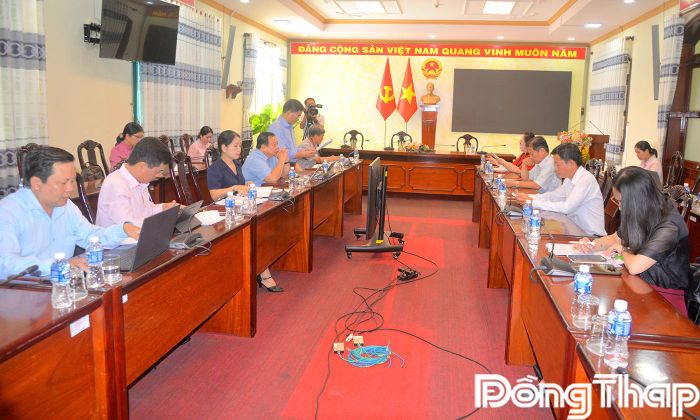 Quang cảnh cuộc họp.