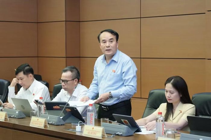  ĐB Trần Minh Trọng đề nghị xác định rõ trách nhiệm quản lý nhà nước của Bộ Quốc phòng đối với các nội dung thuộc thẩm quyền. Ảnh: Đoàn ĐBQH tỉnh Gia Lai 