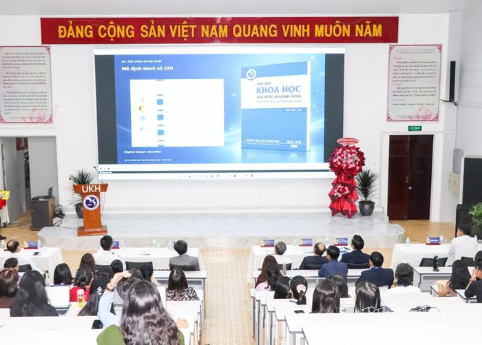 Quang cảnh lễ công bố.