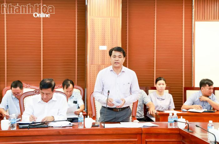 Lãnh đạo Sở Nông nghiệp và Môi trường báo cáo tại cuộc họp.